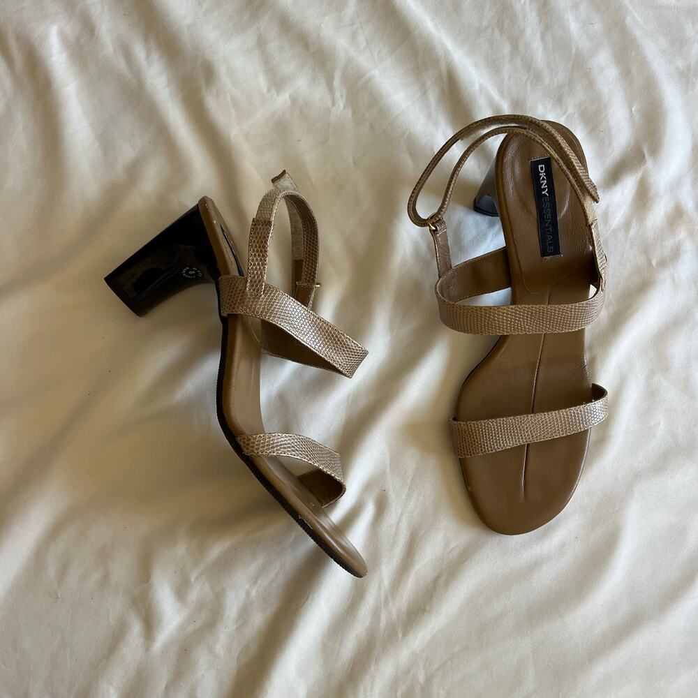 Y2K 2000s DKNY Strappy Gold Block Heel Sandal Wmns Sz 8